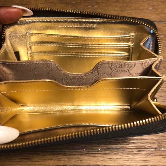 Michael Kors - mini black wristlet wallet - Picture 10 of 10